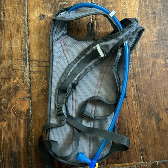 CAMELBAK Hydrobak Hydration Pack Water Bottle Backpack Red Gray - Picture 3 of 5